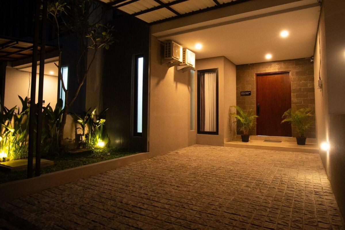 Modern Tropical House Seminyak (Bali)